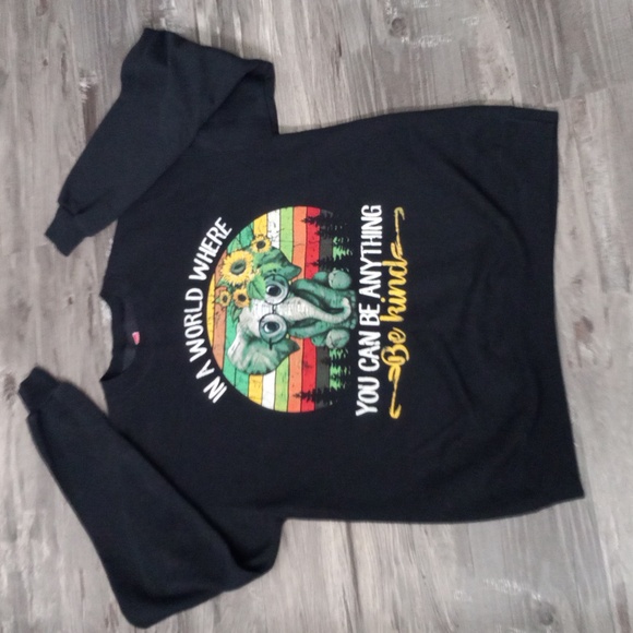 Awesome Elephant In World Where You Can Be Kind Pullover Sweater Hanes Sz M - Picture 4 of 9